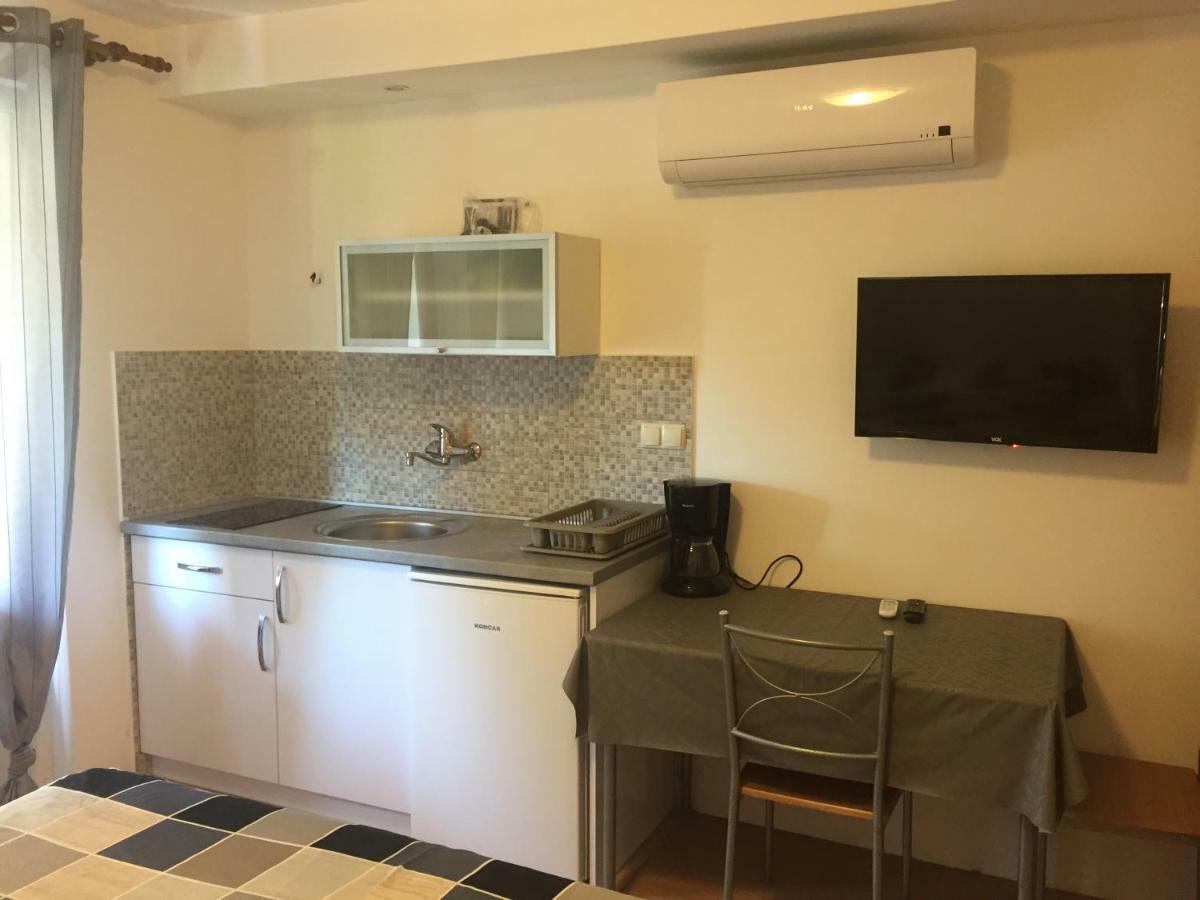 Apartments Nautica Barbat na Rabu Zewnętrze zdjęcie